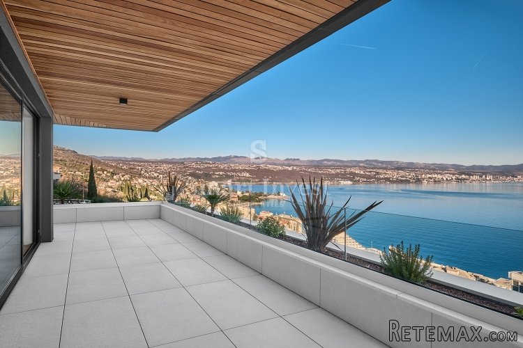 OPATIJA, luksuzan stan s bazenom i panoramskim pogledom na..