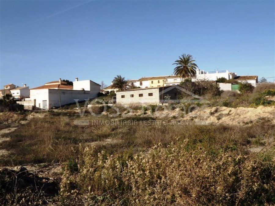 A flat urban plot of approx 780m2 located in a little.. - 2