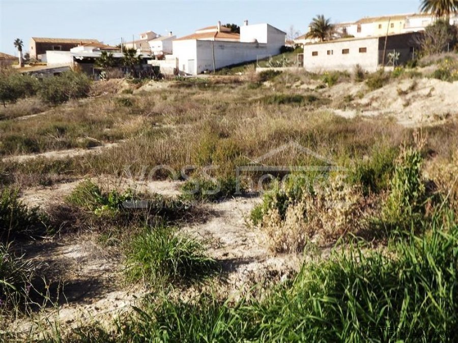 A flat urban plot of approx 780m2 located in a little.. - 3