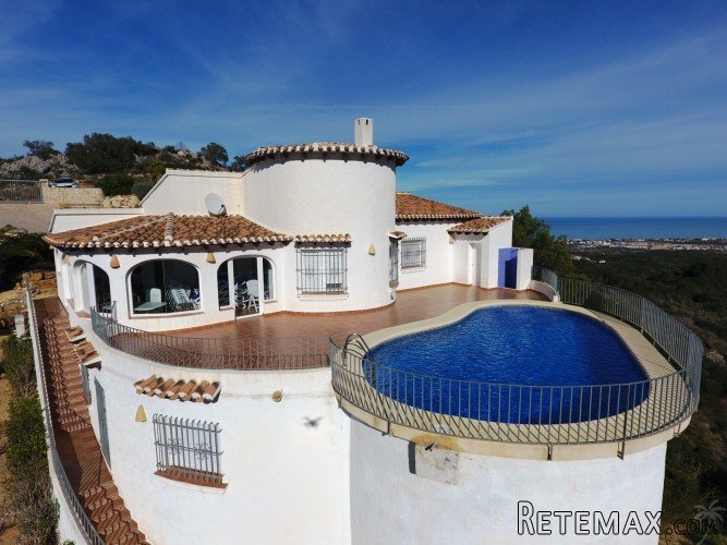 Impressive south facing villa with 100% privacy located at.. - 3