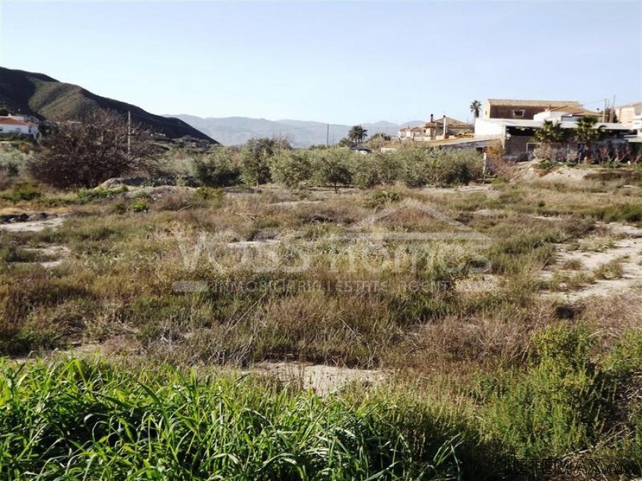 A flat urban plot of approx 780m2 located in a little.. - 5