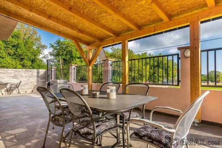 Istra,noviji, udoban apartman sa vrtom, Ližnjan