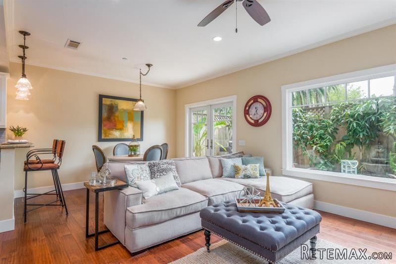 3 bedroom Apartment For Sale: 828 Bath..