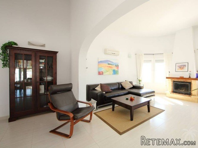 Impressive south facing villa with 100% privacy located at.. - 8