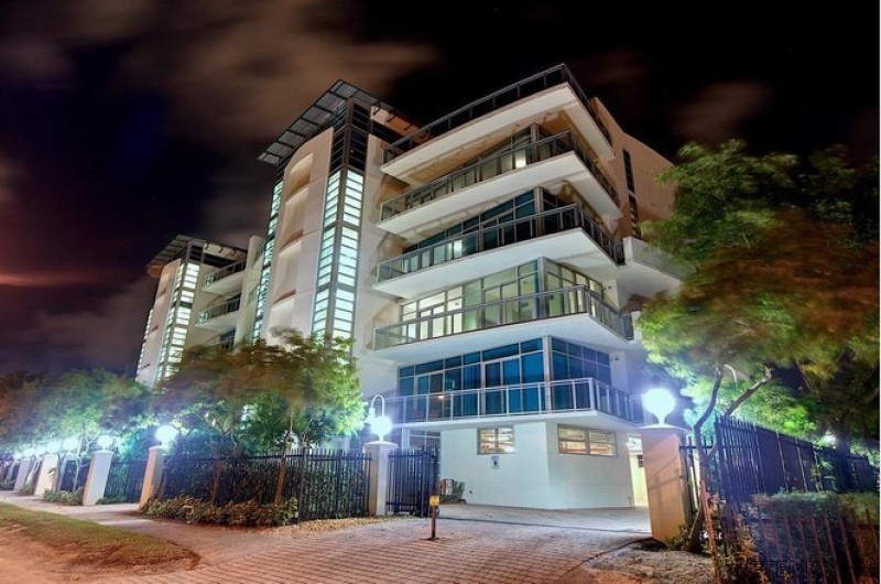 3 bedroom Flat For Sale: 1090 NW North..