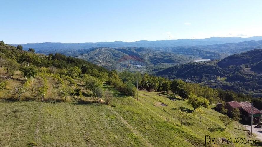 Motovun okolica, građevinski i poljoprivredni teren lijepog