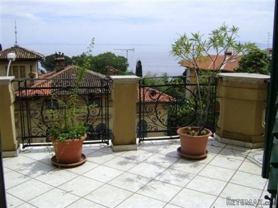 OPATIJA - VOLOSKO, POGLED, BALKON, 50 m. OD MORA - 10