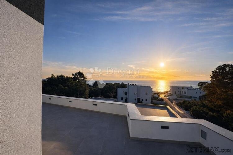 Petrčane - Ekskluzivni penthouse 109 m², 80m od mora