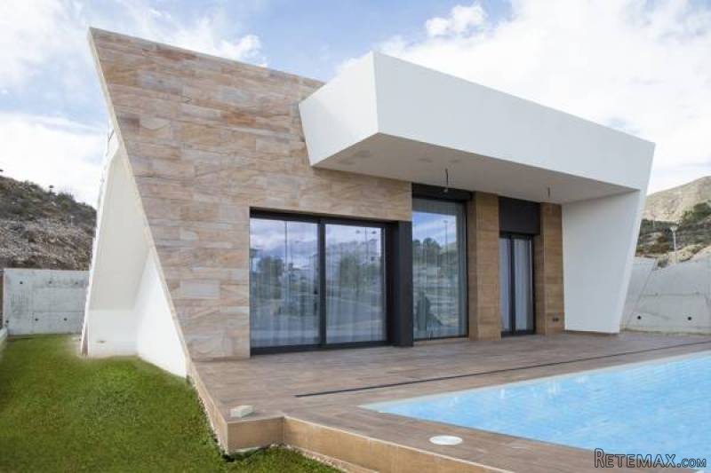 3 Bedroom 2 Bathroom Villa In Benidorm..
