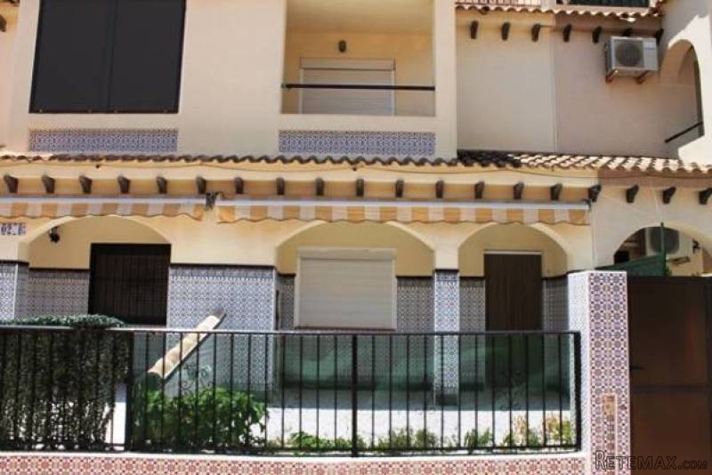 3 Bedroom 2 Bathroom Townhouse In..