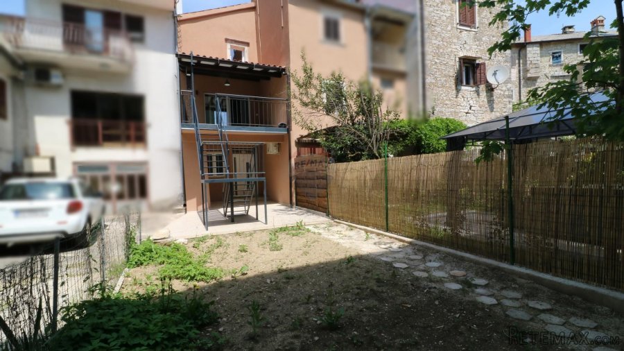 PAZIN-kuća u centru s dvorištem