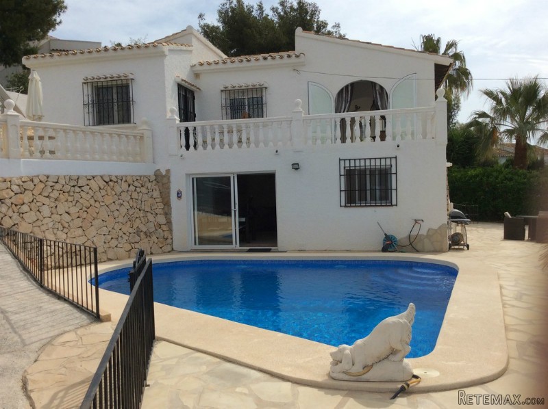 4 Bedrooms - Villa - Alicante - For Sale