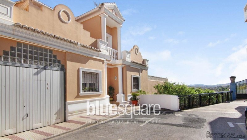 Beautiful townhouse on the river in..