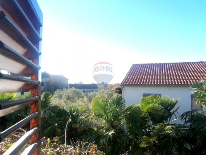 Kuća sa 3 stambene jedinice sa 1300m2 zemljišta - za...