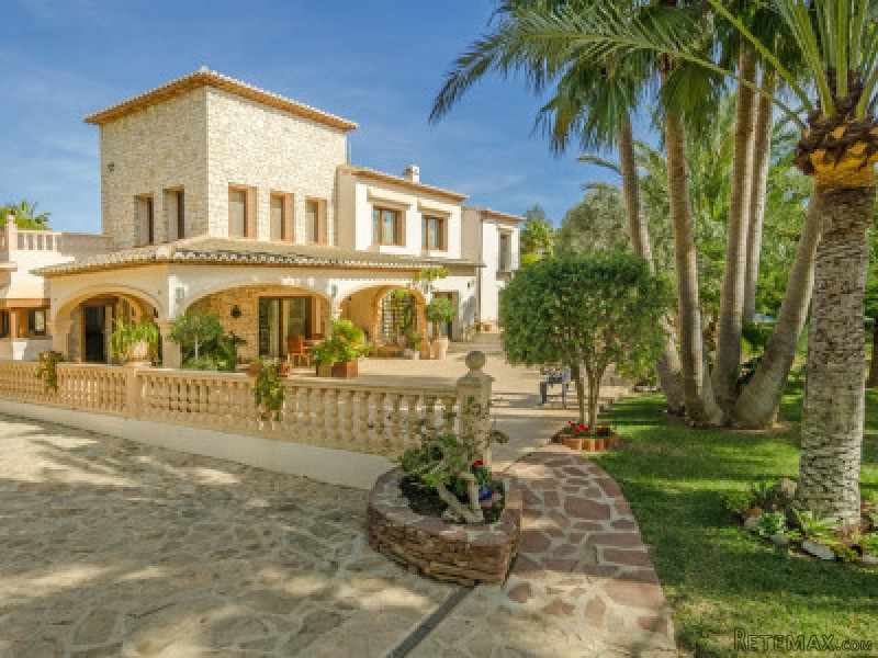 11 Bedroom - Villa - Alicante - For Sale - 2