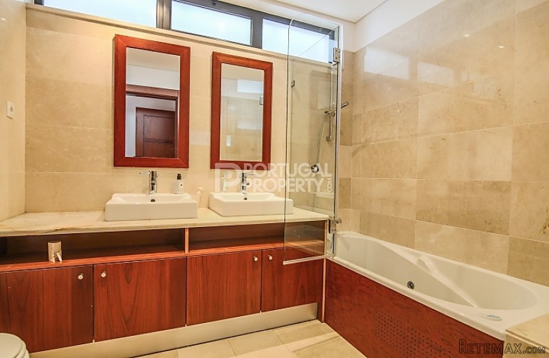 Fabulous 2 Bed Apartment, Closed Condo.. - 2