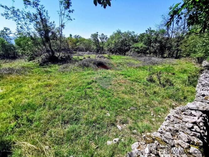 LIpa, poljoprivredno-šumsko zemljište površine 2288m2