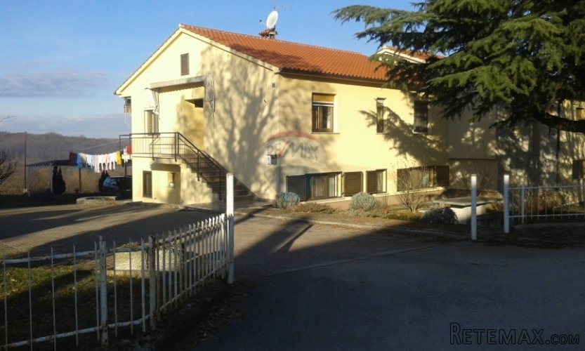 Pazin, kuća sa prostranom okućnicom