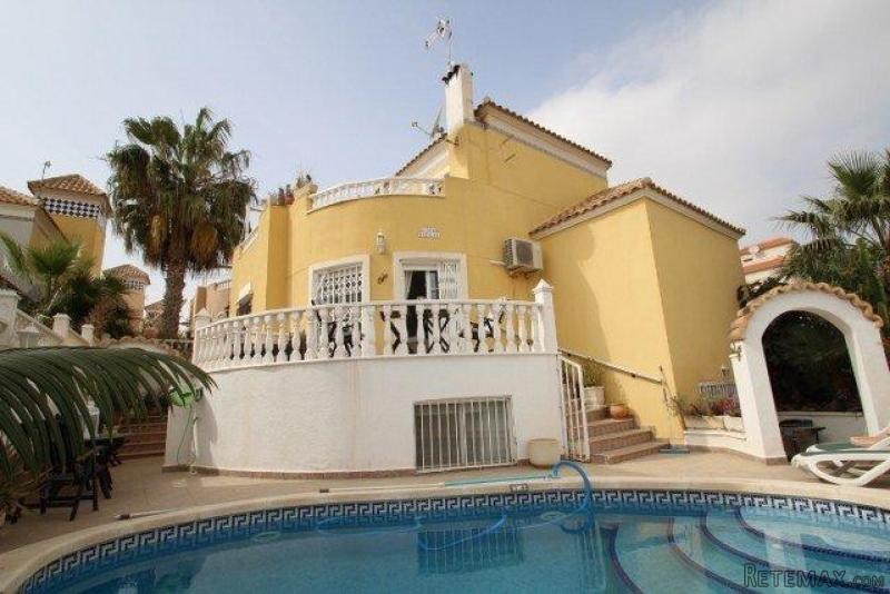5 Bedrooms - Villa - Alicante - For Sale