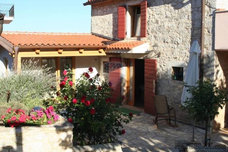 Istra - okolica Poreč seosko imanje 1446 m2 sa dvije...