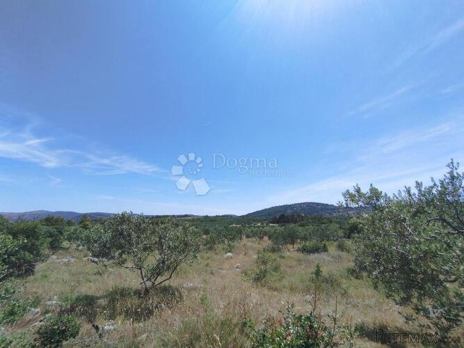 Poljoprivredno zemljište Marina -6000m2
