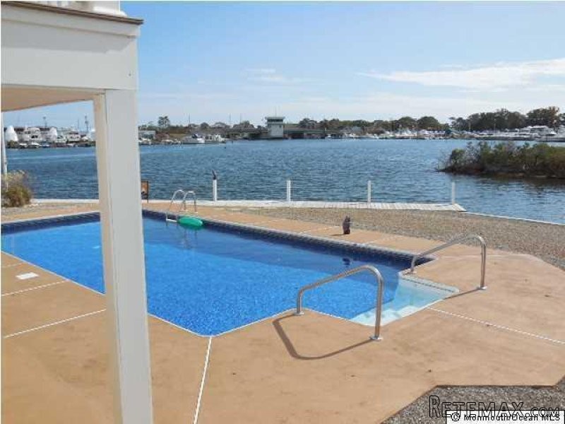 4 bedroom Flat For Sale: 725 Harbor..