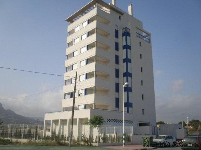 Attractive three bedroom apartment in a new block of flats..