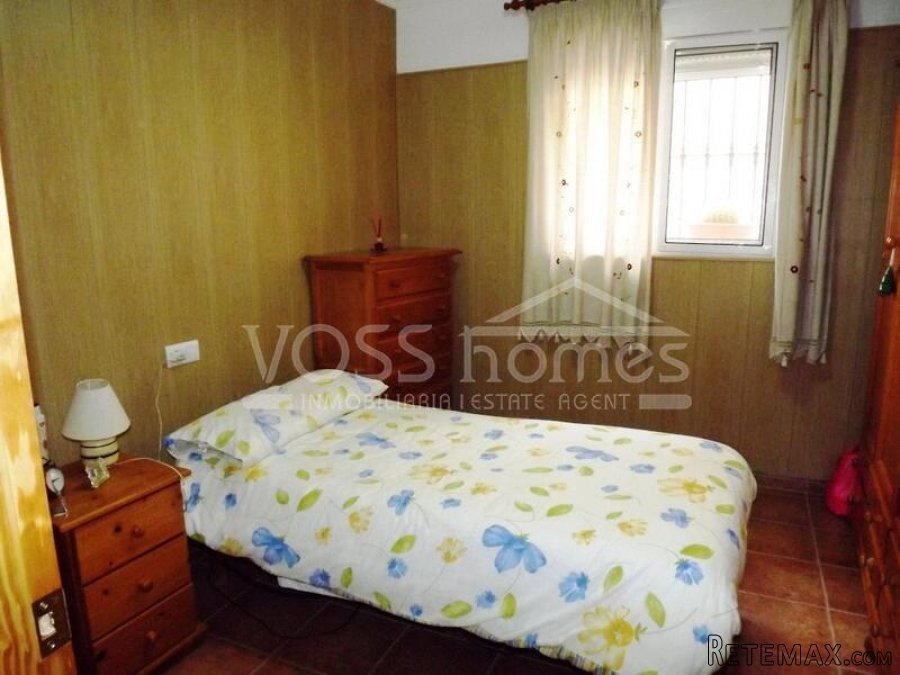 Large 200m2, semi detached, Two storey, 6 bedrooms and 2.. - 7