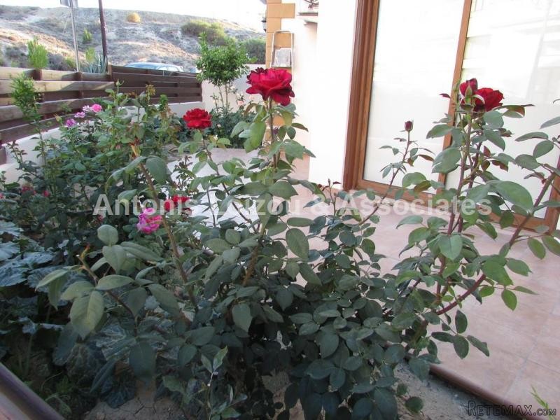 3 Bedroom Detached House in.. - 2