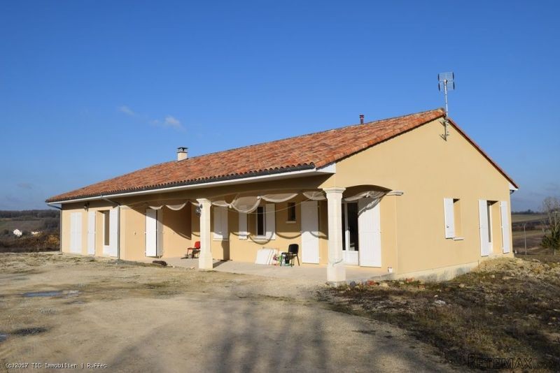 4 Bedroom Bingalow On One Hectare Of..