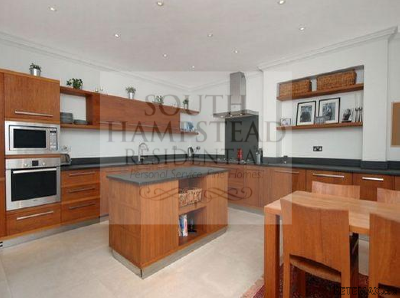 Penthouse, 14 Bracknell Gardens