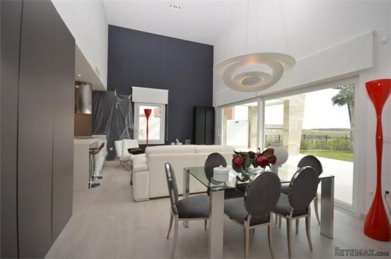 3 bedroom detached house for sale - 2