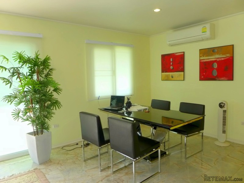 3 bedroom pool house on generous plot..