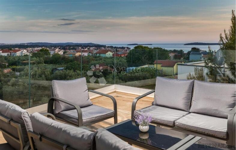 Luksuzna villa 700 m od plaže s pogledom na more i Brijune!