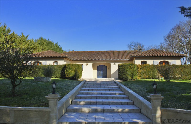 Very Attractive Contemporary House With..