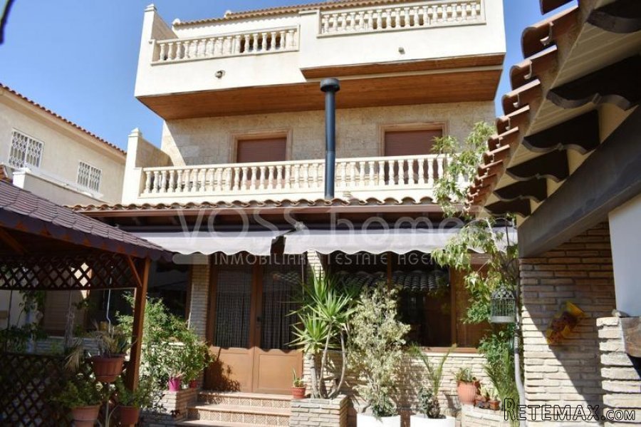 A TRULY STUNNING TOWN VILLA. The photos DONT do this.. - 4