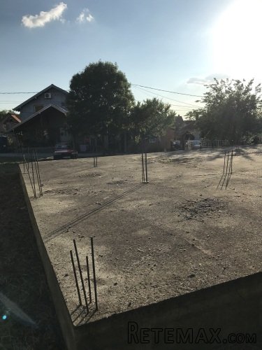 Prodajem plac 5.30ari s temeljom - 5