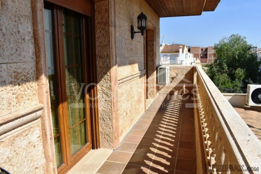 A TRULY STUNNING TOWN VILLA. The photos DONT do this.. - 6