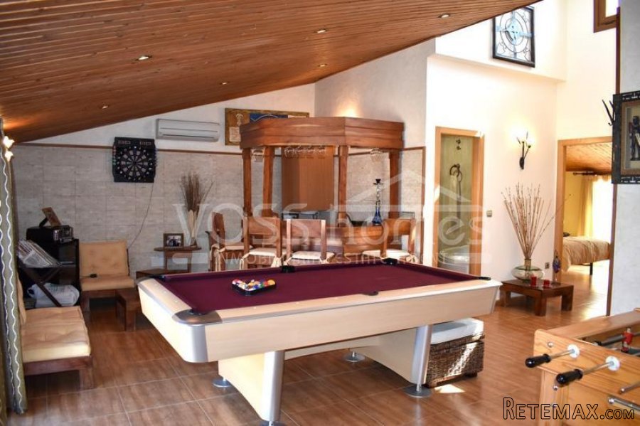 A TRULY STUNNING TOWN VILLA. The photos DONT do this.. - 7