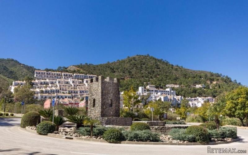 3 bedroom town house for sale