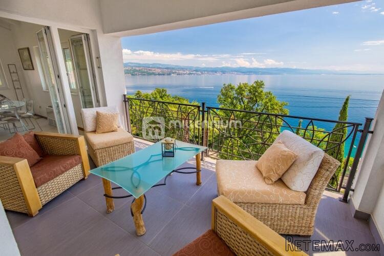 Opatija, 4-soban stan s dnevnim, predivan pogled na more