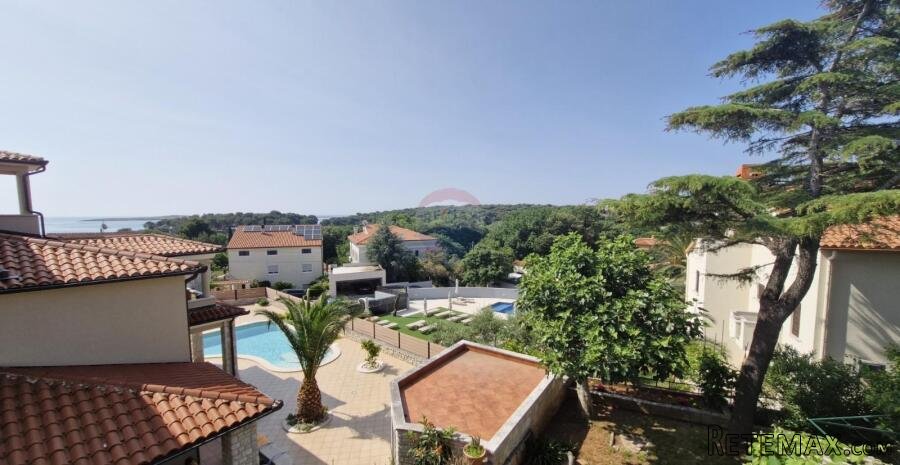 Istra, Premantura, samostojeća kuća 274 m2, 500 m plaža