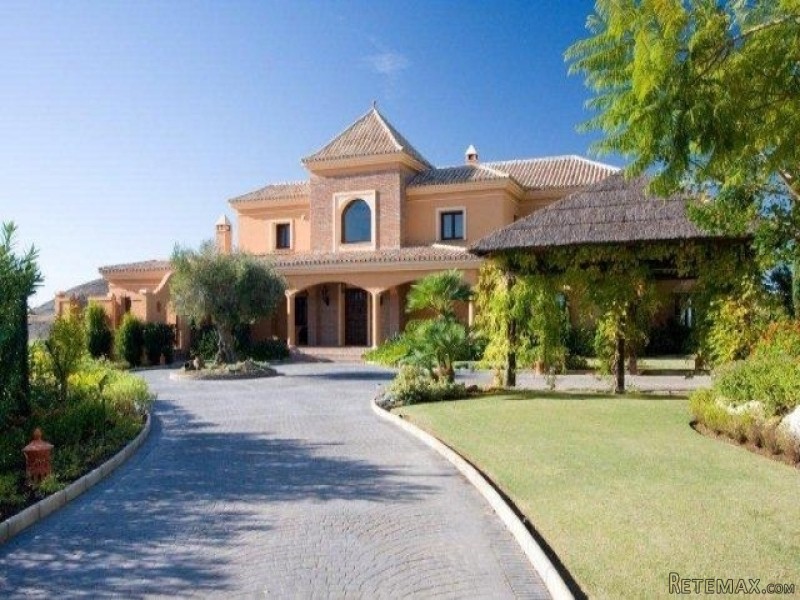 5 Bedrooms - Villa - For Sale - 2