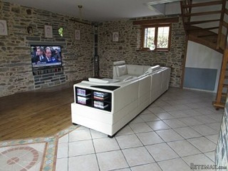 Beautifully renovated traditional.. - 2