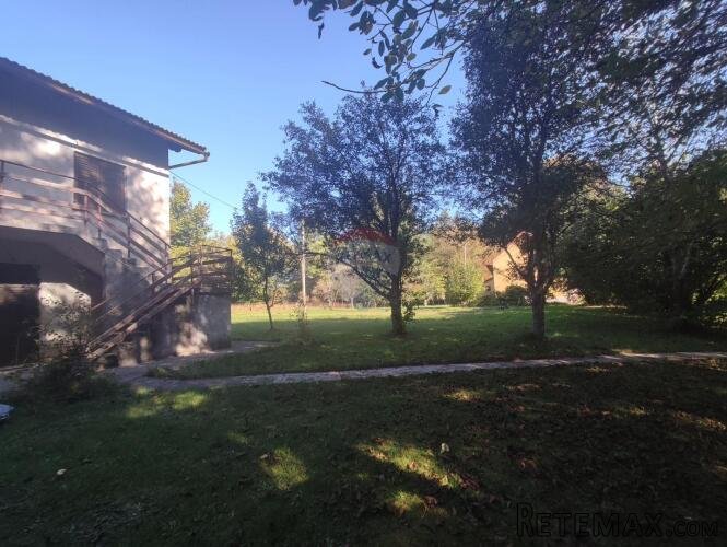 Lika,Brinje, kuća na parceli od 1230 m2 - 2