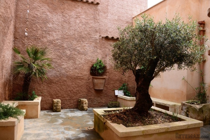 Town house with restaurant in Santanyi.