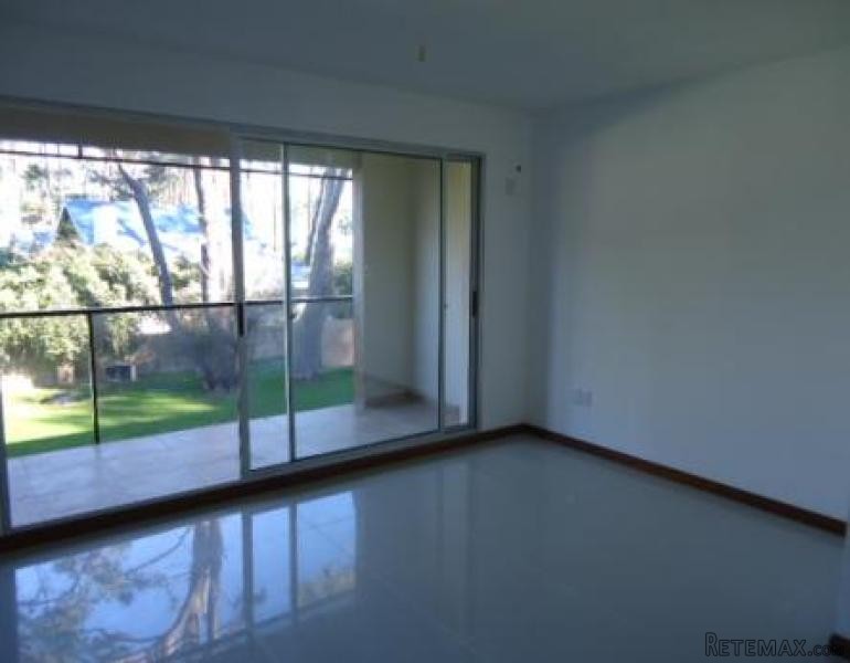 2 Bedroom Apartment - For Sale - Rinc... - 2