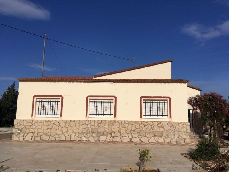 3 Bedroom Detached Country House...