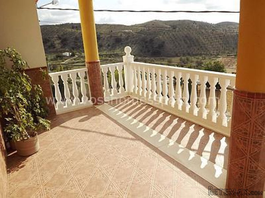 Larger than average 4 bed, 2 bath village house with.. - 5