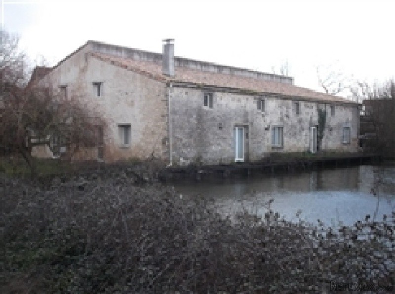 4 Bedroom House with Lake